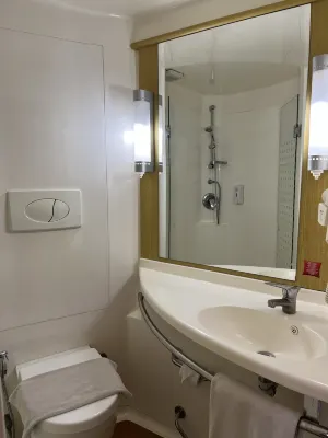 Ibis Surabaya City Center Kamar Photos