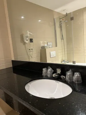 XO Hotels Blue Tower Zimmer Photos