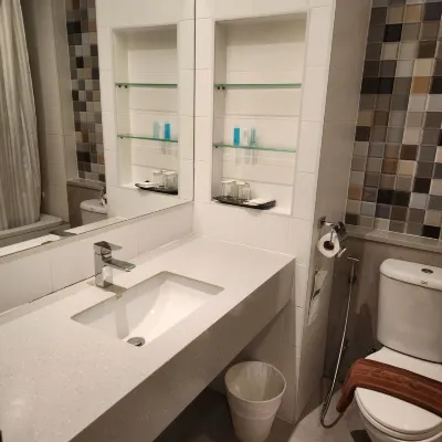 Prom Hotel Kamar Photos