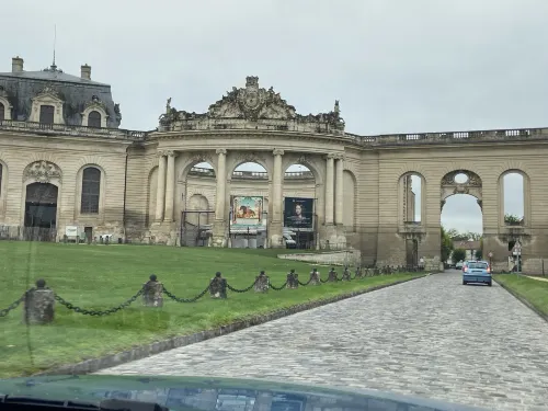 Kyriad Chantilly À proximité de l'hôtel Photos
