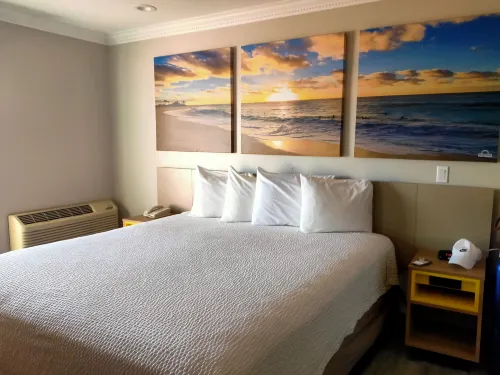 Days Inn by Wyndham Santa Monica Rooms Photos