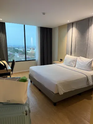 EASTERN HOTEL BOJONEGORO Kamar Photos