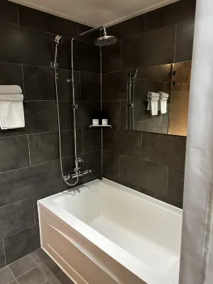 Hertz Hotel Rooms Photos