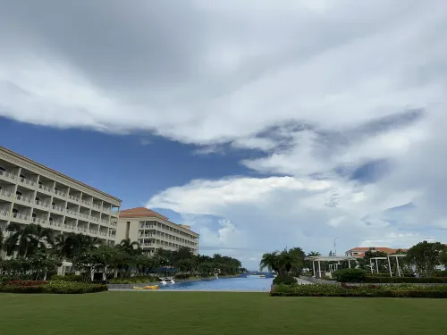 Sheraton Grand Danang Beach Resort & SPA Xung quanh Photos