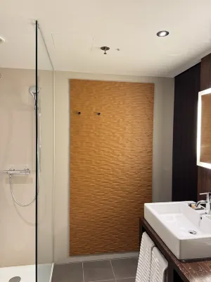 Renaissance Zurich Tower Hotel Rooms Photos