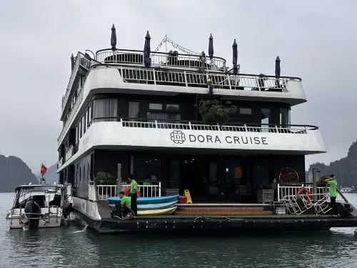 Dora Cruise Рядом с отелем Photos