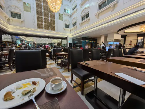 Sunday Hotel Holiday International Dubai Restauration Photos