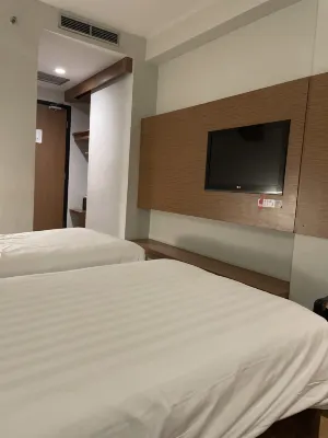 Grand Tjokro Yogyakarta Kamar Photos