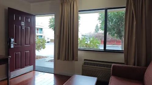 Days Inn & Suites by Wyndham Sunnyvale Photos