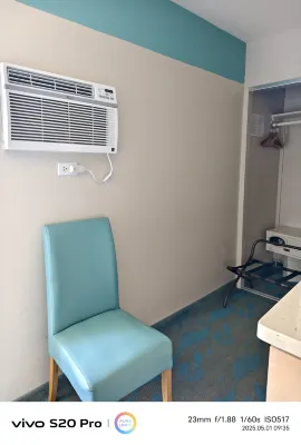 Aston Waikiki Circle Hotel Rooms Photos