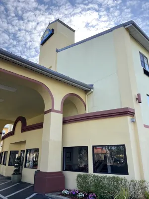 Days Inn by Wyndham Sarasota I-75 Extérieur Photos