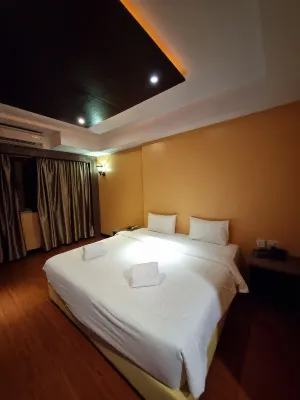 M Hotel Danok Kamar Photos