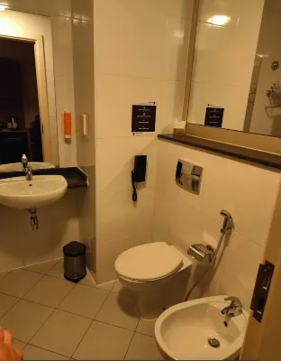 Premier Inn Abu Dhabi Capital Centre Rooms Photos
