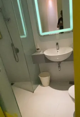 Yello Hotel Jemursari Kamar Photos