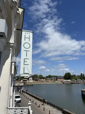 Hôtel Le Cheval Blanc - Vieux Bassin Honfleur - Climatisé À proximité de l'hôtel Photos