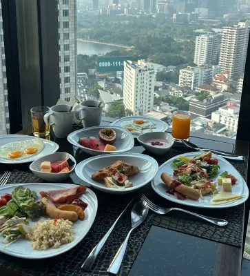 The Continent Hotel Sukhumvit Mahlzeiten Photos