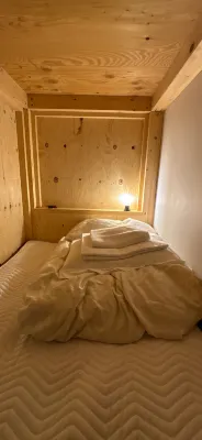 Hostel Tomar Kamar Photos