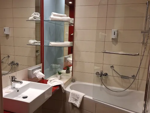 Promenade City Hotel Rooms Photos