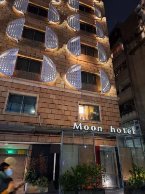 The Moon Hotel Extérieur Photos