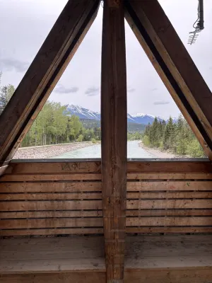 Basecamp Lodge Golden Public Areas Photos