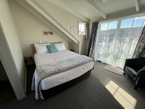 Cottage Mews Motel Rooms Photos