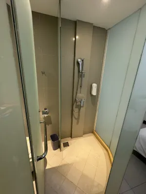 팝 호텔 말리오보로 요그야카르타 객실 Photos