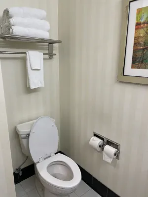 Fairfield Inn & Suites Washington, DC/New York Avenue Rooms Photos