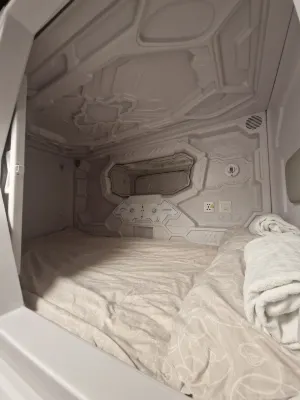 Capsule hostel Floor -1 Self Check in Chambres Photos