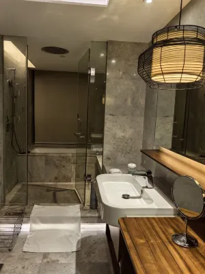 the Lotus Hotel Kamar Photos