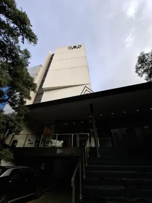 Hotel NEO Tendean Eksterior Photos