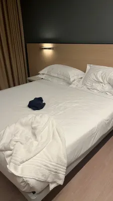 The Aries Hotel Kamar Photos