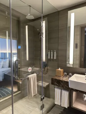 Courtyard by Marriott Setia Alam Chambres Photos