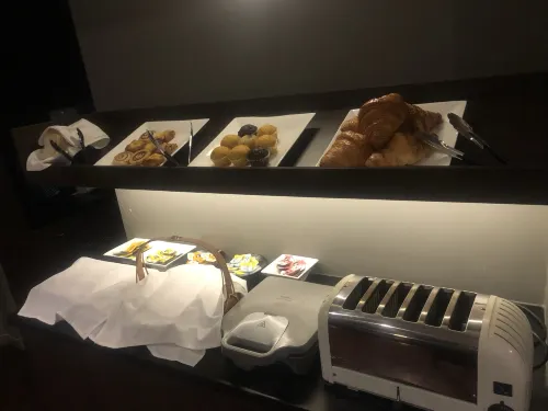 Crest on Barkly Hotel Dining Photos