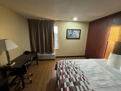 Red Roof Inn & Suites Indianapolis Airport Rooms Photos
