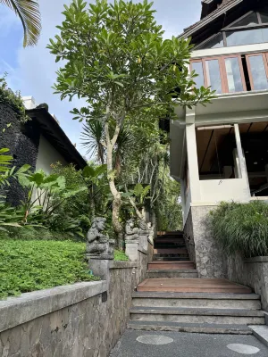 Alaya Dedaun Kuta À proximité de l'hôtel Photos