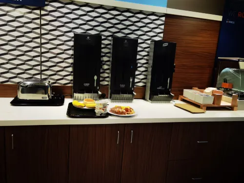 Holiday Inn Express & Suites Portland Airport Photos