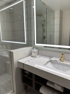 Las Vegas Hilton at Resorts World Rooms Photos