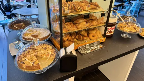 Plus Florence Dining Photos