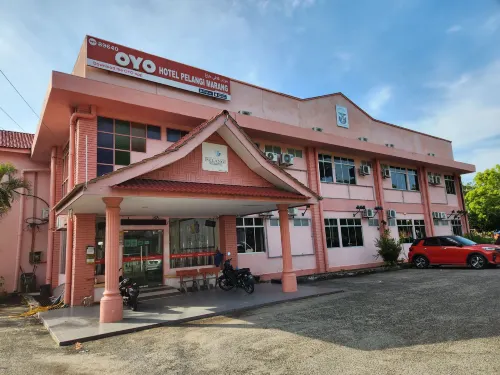 Super OYO 89640 Hotel Pelangi Marang Extérieur Photos