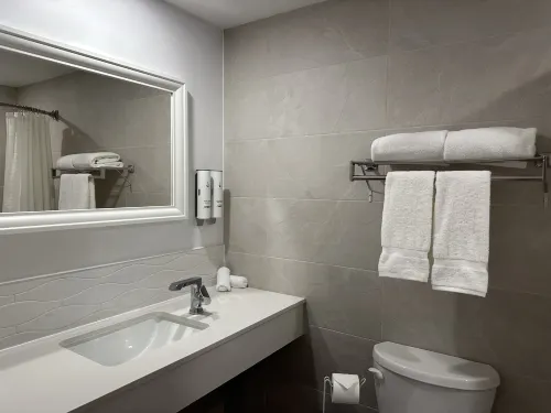 Hotel Ruby Foo's Rooms Photos