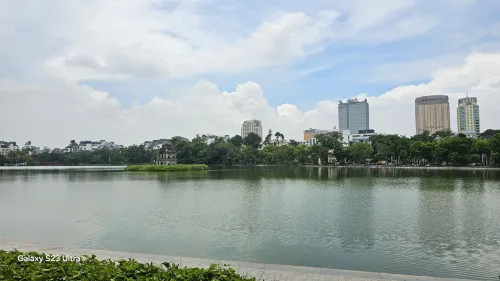 Evelyn Phong cách Đông Dương thanh lịch tại trung tâm Hà Nội Xung quanh Photos
