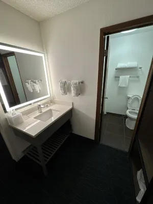 Ramada by Wyndham Spokane Airport Rooms Photos