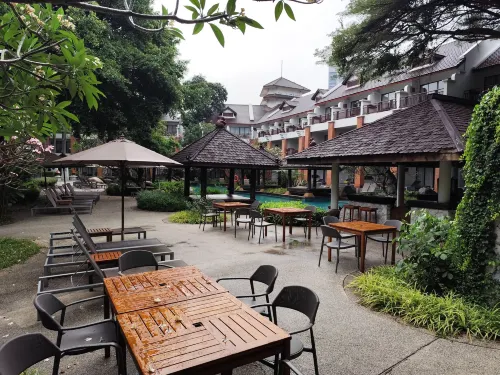 Woodlands Hotel and Resort Pattaya Photos