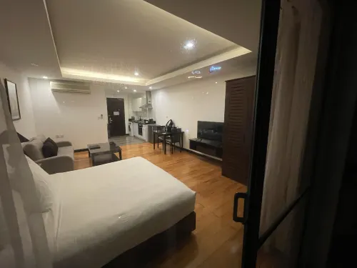 Elegant Suites Westlake Rooms Photos