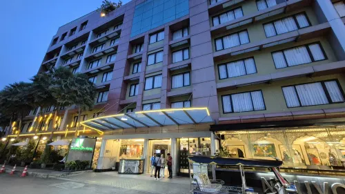 Nouvo City Hotel Extérieur Photos