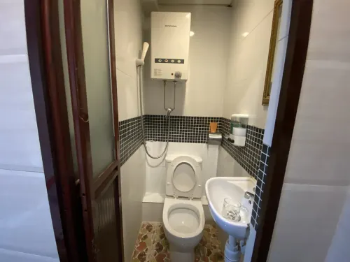Hong Kong Budget Hostel Rooms Photos