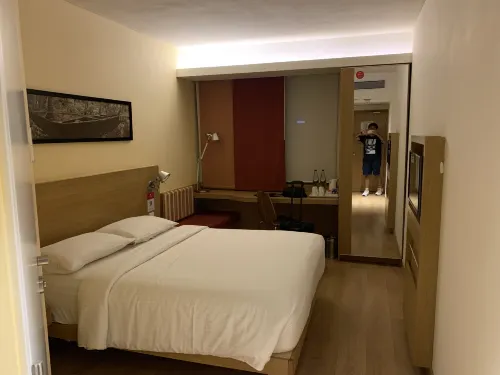 Ibis Kochi City Centre Zimmer Photos