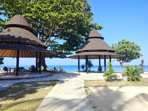 Beach Bungalow at Lanta Resort Circondario Photos