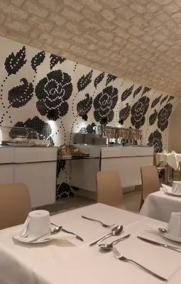 Hotel Duminy-Vendome Dining Photos
