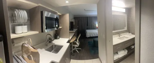 Home2 Suites by Hilton Chicago River North Rooms Photos
